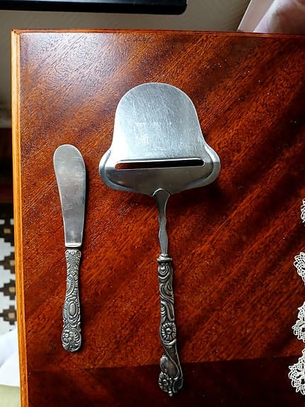 Osthyvel + smörkniv