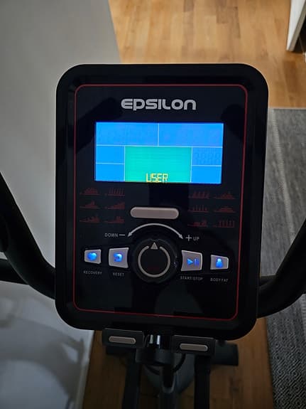 Epsilon crosstrainer med träningsdator svart