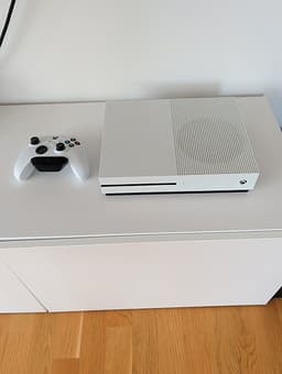 Microsoft Xbox One spelkonsol vit med handkontroller