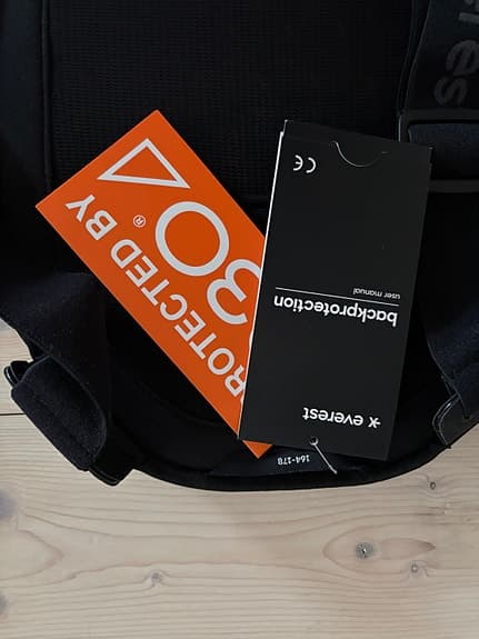 EVEREST RYGGSKYDD (DESCENDER D30)