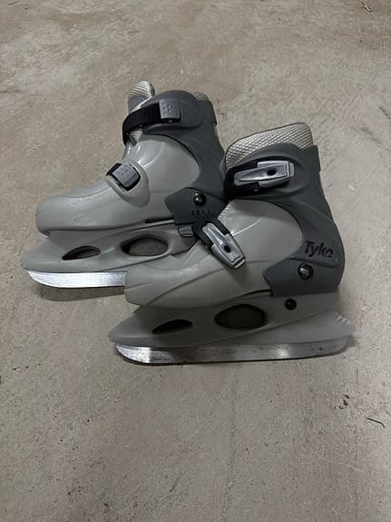 CCM Tyke ställbara skridskor barn storlek 30-33