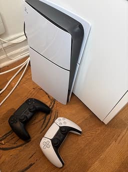 Playstation 5 slim digital edition och 2 kontroller