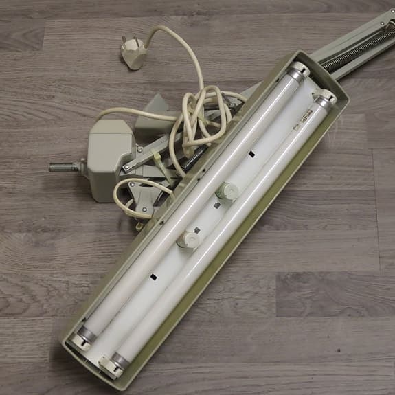 Skrivbordslampa, arbetslampa, LEDU Typ 251, med 2st 40cm långa lysrör, verkstad