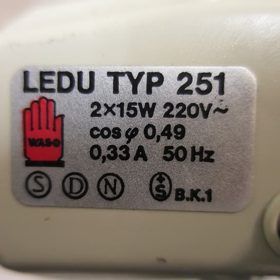 Skrivbordslampa, arbetslampa, LEDU Typ 251, med 2st 40cm långa lysrör, verkstad