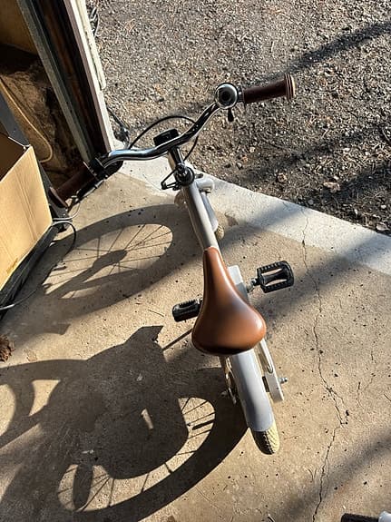 Barncykel 12" grå med brunt sadel och handtag