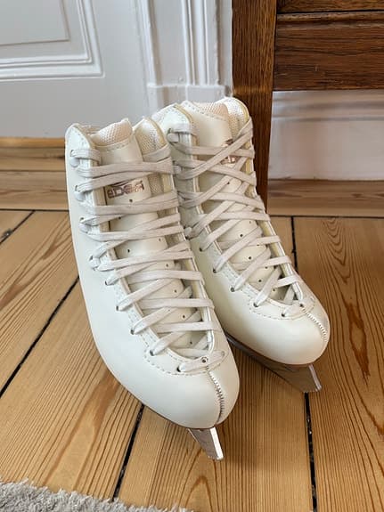 Konståkningsskridskor - Edea Tempo strl 220 i mycket fint skick