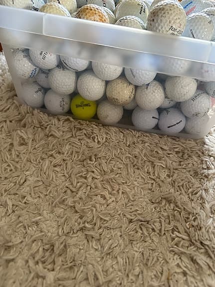 Golfbollar blandade men icke märkesbollar så som Callaway Wilson osv (157st)