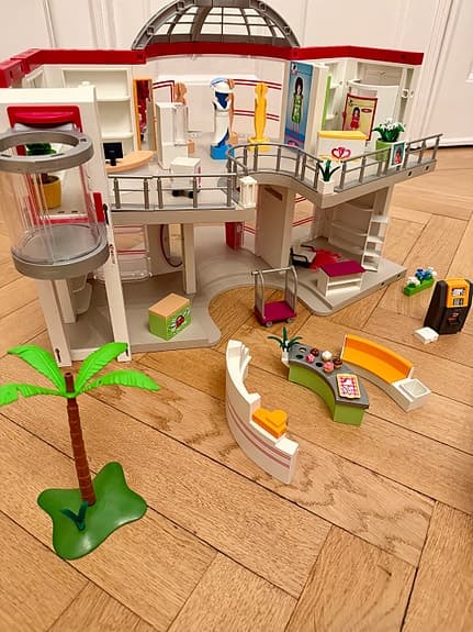 Playmobil stort varuhus med butiker,  figurer och tillbehör