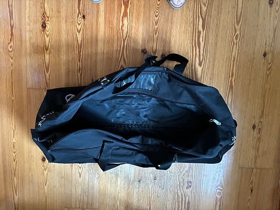 Reebok hockeybag med hjul svart
