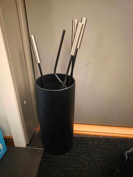 Eldstädsset med ställ i läder