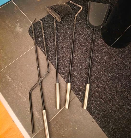 Eldstädsset med ställ i läder