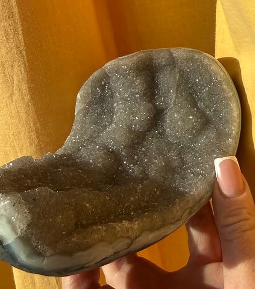 Vacker Naturlig Svart agatgeod från Brazilien mycket fint skick!