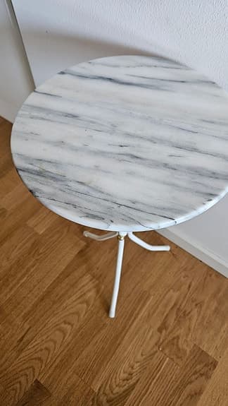 marmorbord, litet nätt!