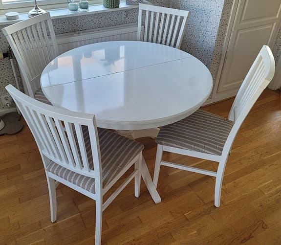 Matgrupp / bord och stolar