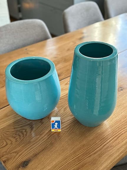 Två större terrakotta vaser turkos keramik