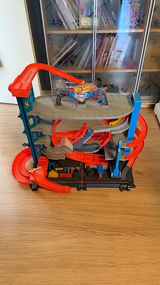 Hot Wheels Ultimate Garage/bilbana samt loop i bra skick.