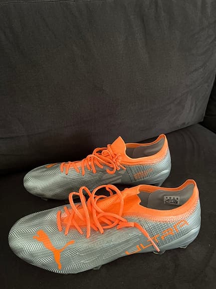 Puma fotbollsskor silver orange