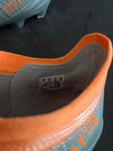 Puma fotbollsskor silver orange