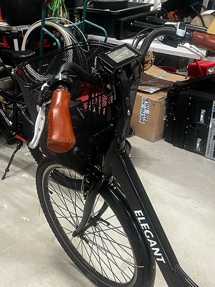 Elegant elcykel unisex 28" ramstorlek L svart