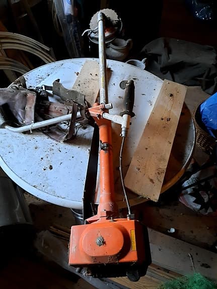 Husqvarna buskröjare.