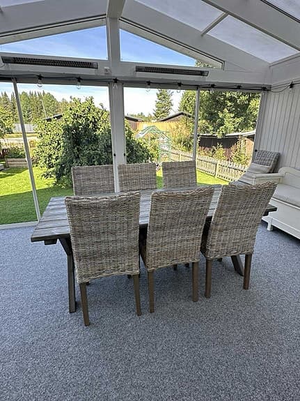 Hemsö Hillerstorp matgrupp med 8 stolar.