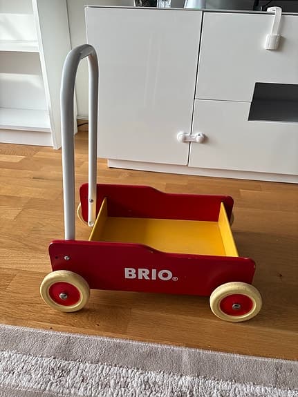 BRIO lära gå vagn