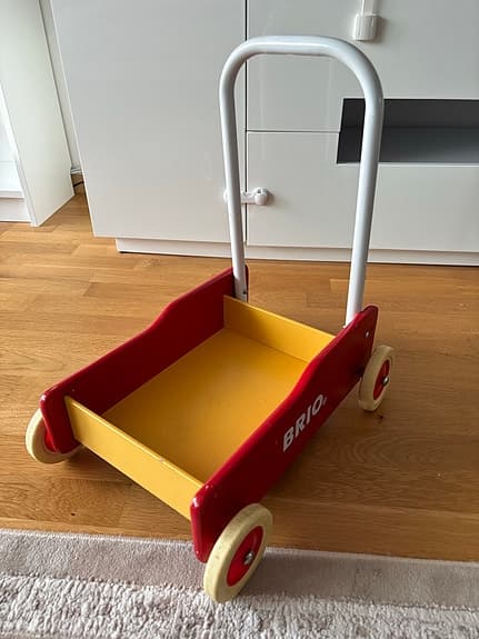 BRIO lära gå vagn