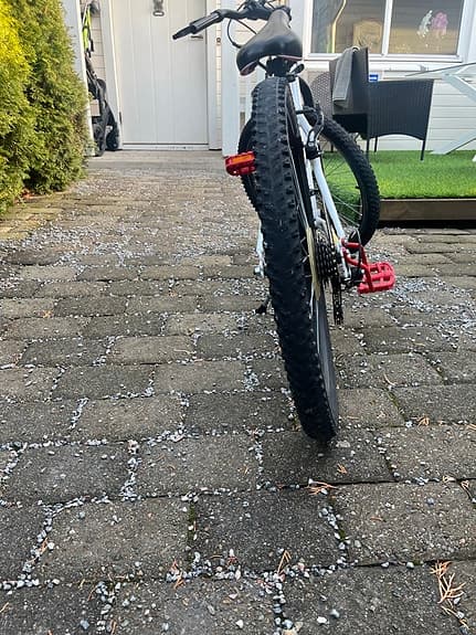 Barncykel 24" vit med växlar