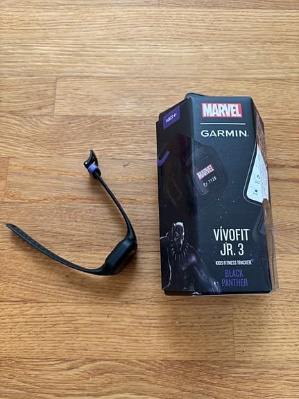 Garmin Vivofit Jr. 3 aktivitetsklocka barn svart Marvel Black Panther