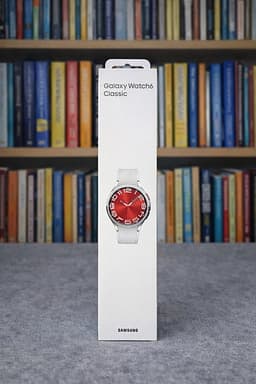 Samsung Galaxy Watch6 Classic smartklocka röd urtavla vit rem