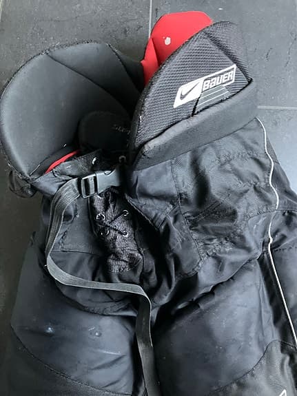 Ishockeybyxa Nike Bauer Supreme svart