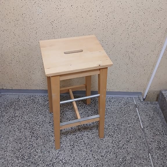 Pall trä fyrkantig sits natur. Modell: Bosse