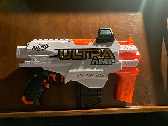 Nerf Ultra Amp leksakspistol vit orange