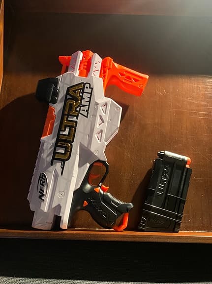Nerf Ultra Amp leksakspistol vit orange