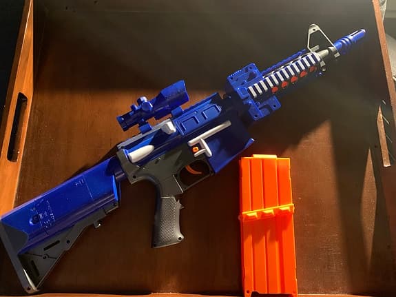 Inte Nerf leksaksgevär blå plast