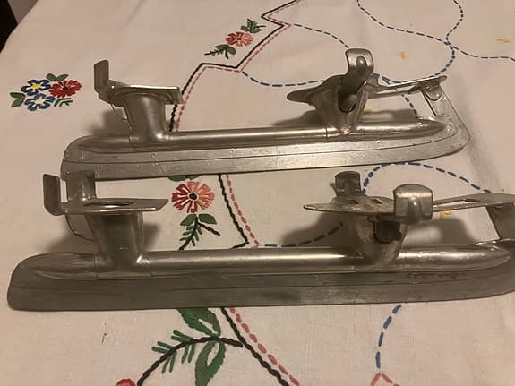 Okänt märke skridskoskenor storlek 43 metall