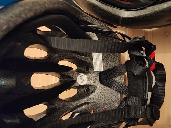 Hamax cykelhjälm svart/blå S/M