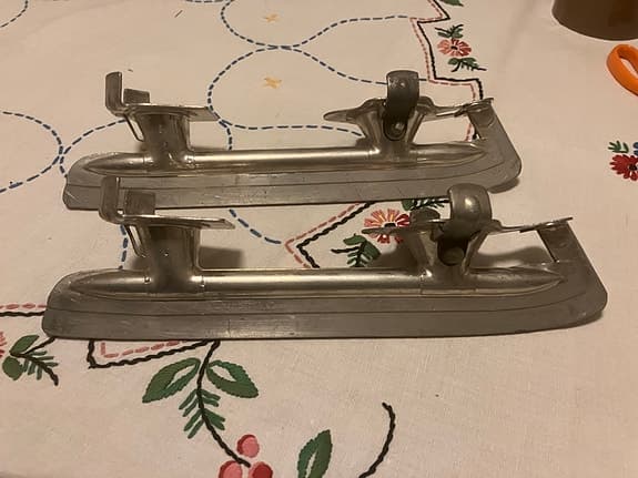 Okänt märke skridskoskenor för skor storlek 37 metall