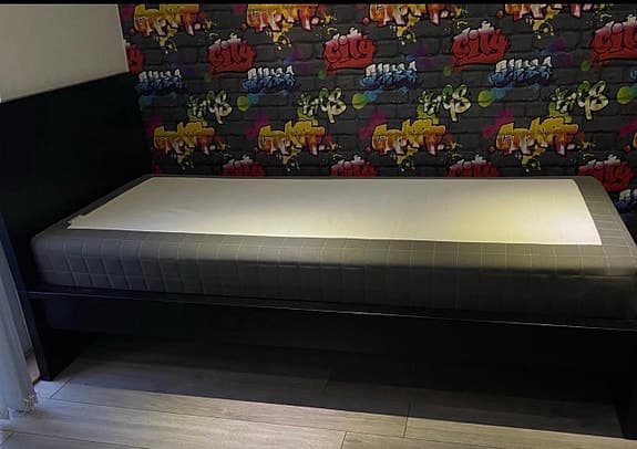 IKEA MALM sängram UTAN madrass