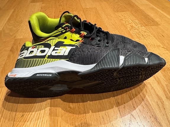 Babolat padelskor i väldigt bra skick!! Strl 44