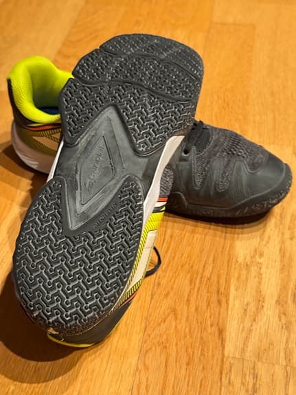 Babolat padelskor i väldigt bra skick!! Strl 44