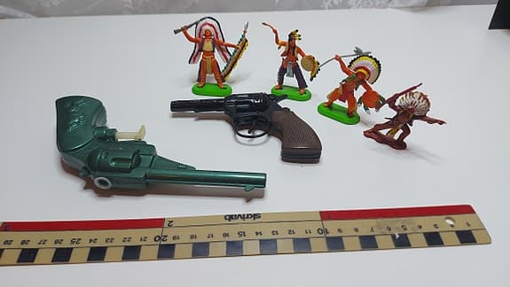 Vintage leksakspistoler + Britains indianfigurer 1971 retro lot