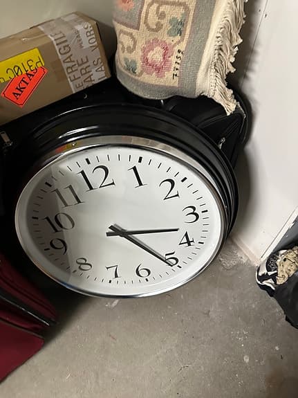 IKEA väggklocka Bravur svart vit