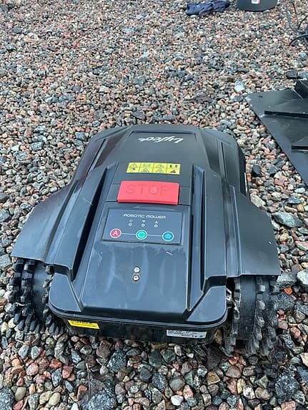 Lyfco E1200 robotgräsklippare