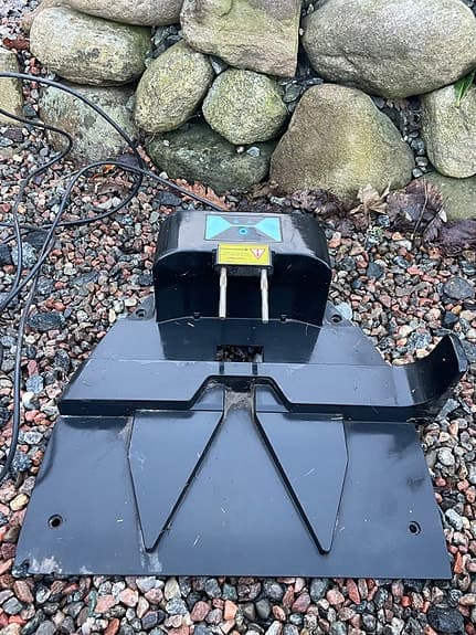 Lyfco E1200 robotgräsklippare