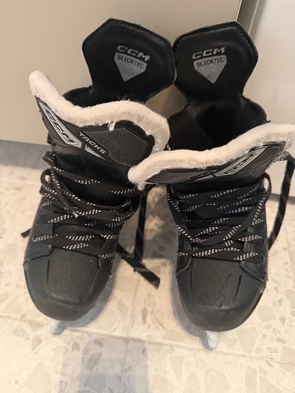 CCM Tacks 580 ishockeyskridskor barn storlek 32 svart blå