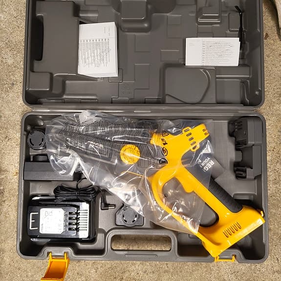 Beskärningssax och såg - batteridriven - Stiga