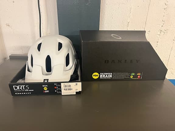Oakley DRT5 cykelhjälm vit MIPS storlek M