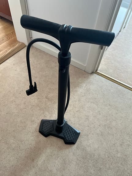 Cykelpump golvmodell svart