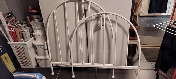 IKEA sängram vit metall